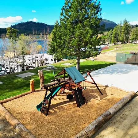 Cozy Duplex Unit - Beautiful Lake Views!